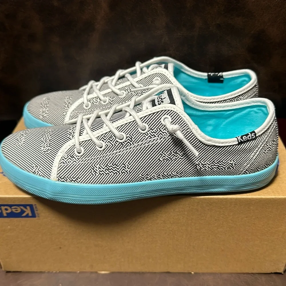 KEDS KICKSTART SNEAKERS: BLACK/WHITE/BLUE: NEW
YOUTH SIZE 4/6 Womens - Picture 1 of 4